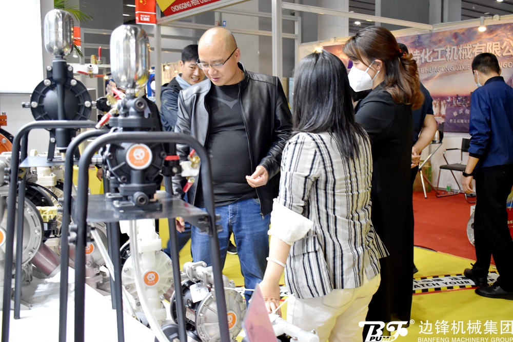 邊鋒機械集團廣東涂料展智能灌裝設備